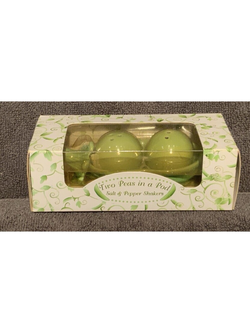 Kate Aspen 2006 Ceramic Two Peas in a Pod Salt & Pepper Shakers